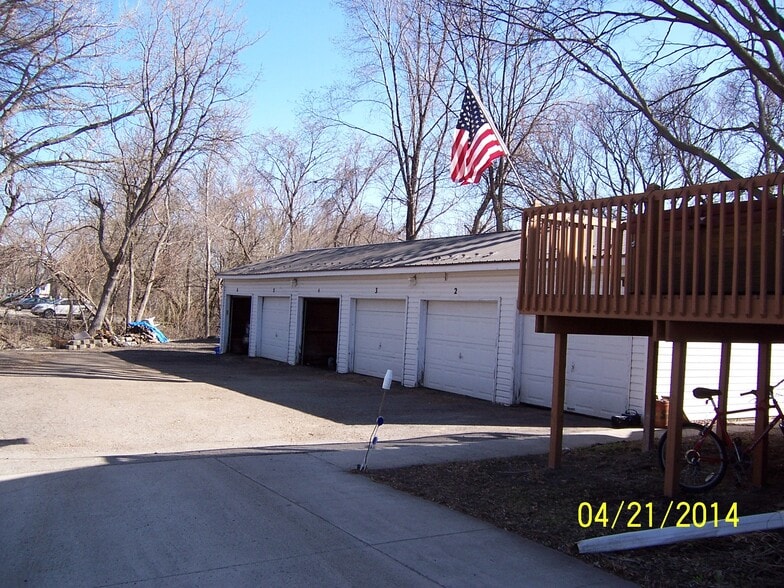 Garages and River - 307 S 4th St