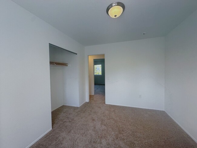 Building Photo - Beautiful 4-Bedroom 3-Bath Home in Marysvi...