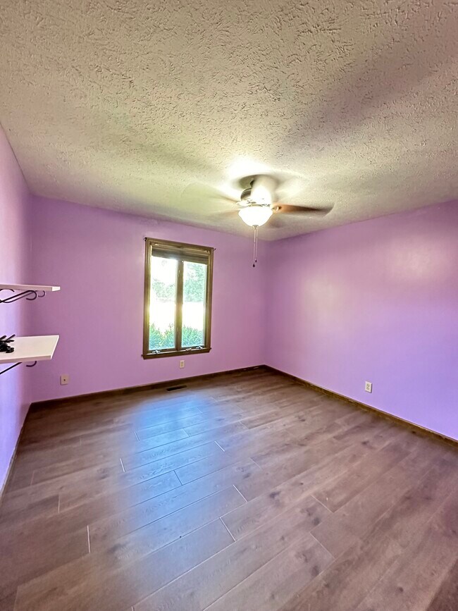 Building Photo - Deer Trail