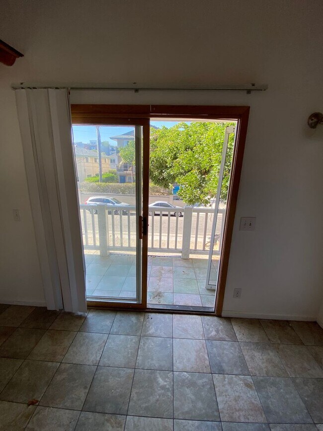 Building Photo - 6535 El Nido Ln