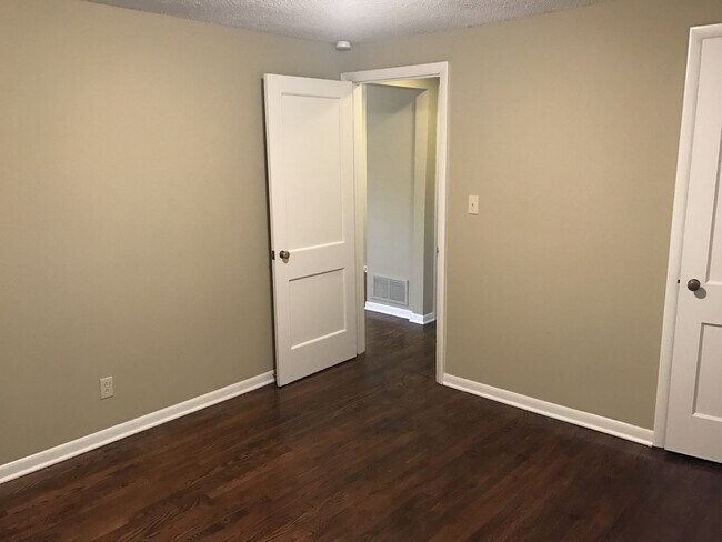 Building Photo - {8146} Charming Waldo Ranch + Hardwood Flo...