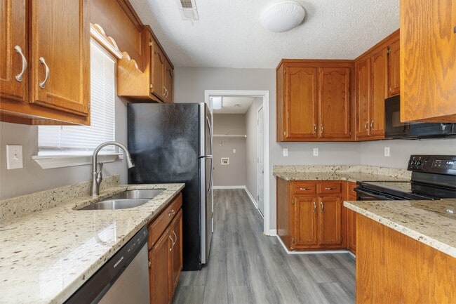 Building Photo - 323 Willow Oak Dr