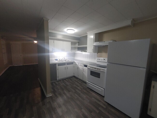 Building Photo - 205 Adkinson Ave