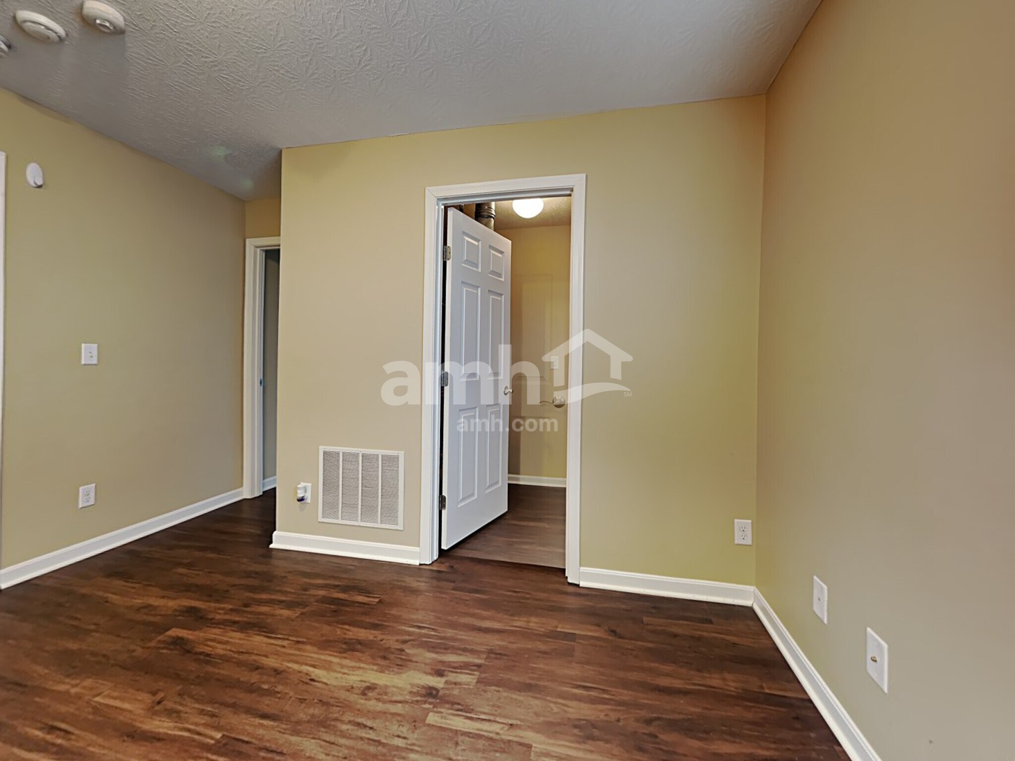 Building Photo - 6580 Riverview Ave