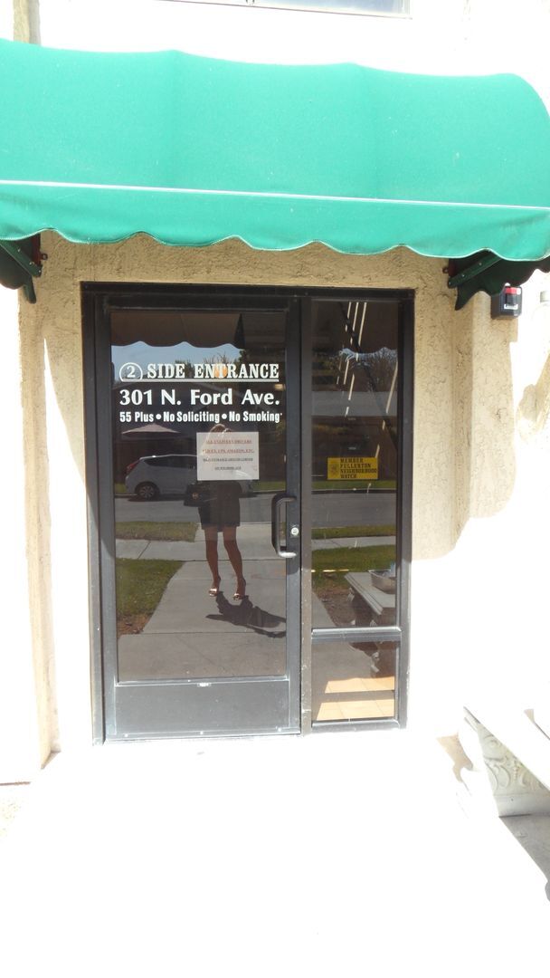 Building Photo - 55+ Senior Living Upgraded 1 BR 1 BA Gated...