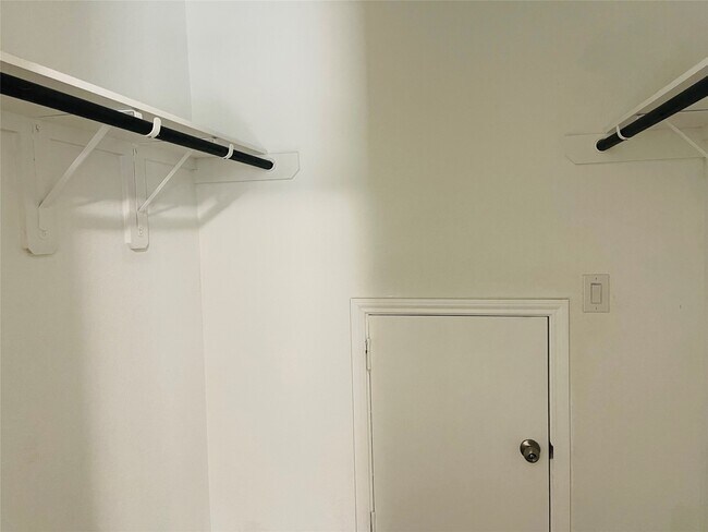 Building Photo - 719 Ashley Falls Ln