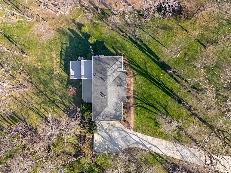 Building Photo - 5102 Beauregard Ln