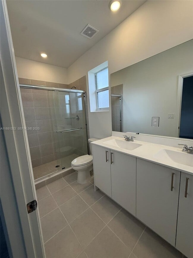 Building Photo - 2582 SE 29th St