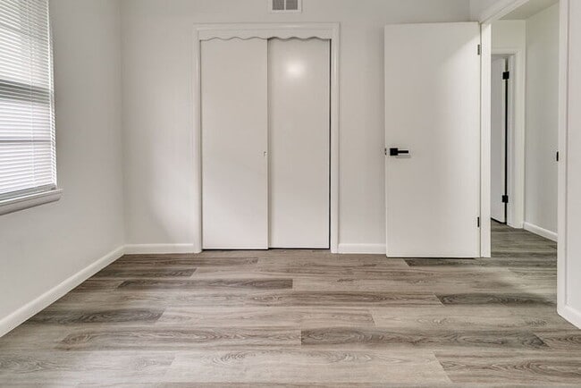 Building Photo - 2417 Becker Pl