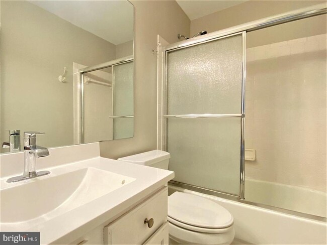 Building Photo - 44190 Mossy Brook Square