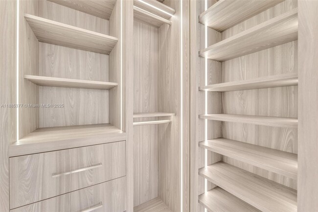 Building Photo - 480 NE 31st St