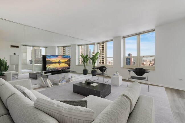 Building Photo - 345 N La Salle Dr