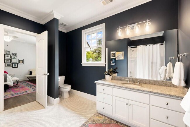 Building Photo - 1737 Barnesdale Way NE