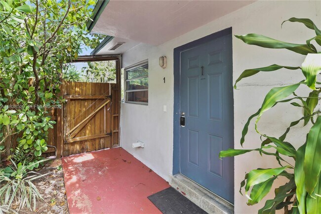 Building Photo - 717 SW 13th Ave