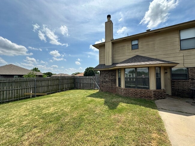 Building Photo - Charming 4 Bed, 3 Bath 2-Story Home in Moore!
