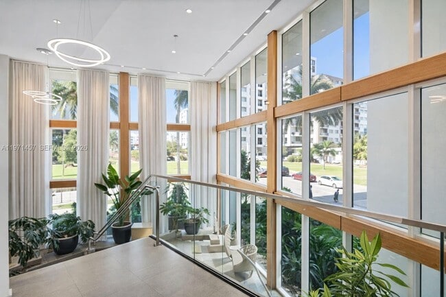 Building Photo - 600 NE 27th St