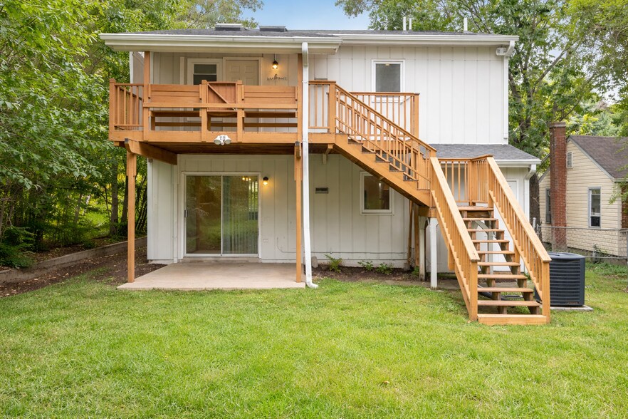 Building Photo - Room in Duplex on Spring St