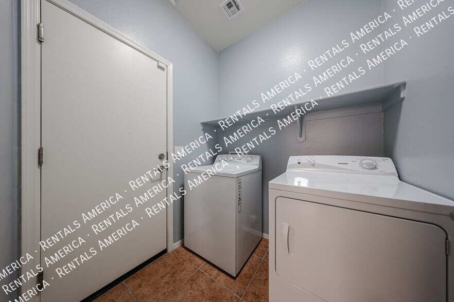 Building Photo - 18166 N Jameson Dr
