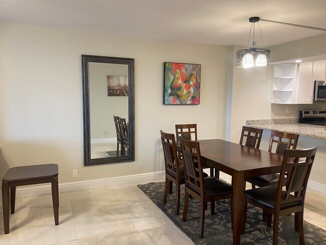 Building Photo - 13 Royal Palm Way
