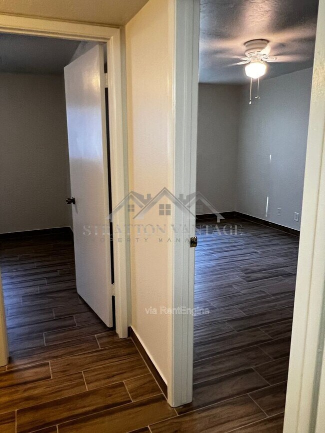 Building Photo - 424 W Brown Rd