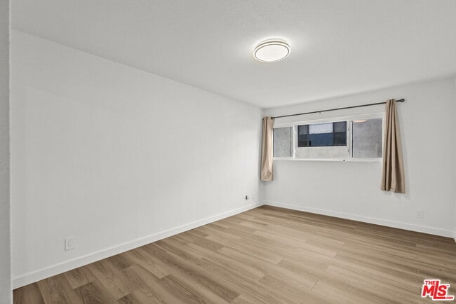 Building Photo - 3663 Los Feliz Blvd