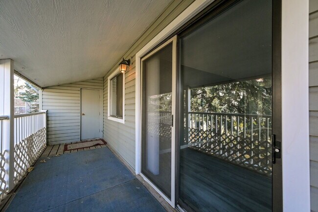 Building Photo - 940 S Walden Way