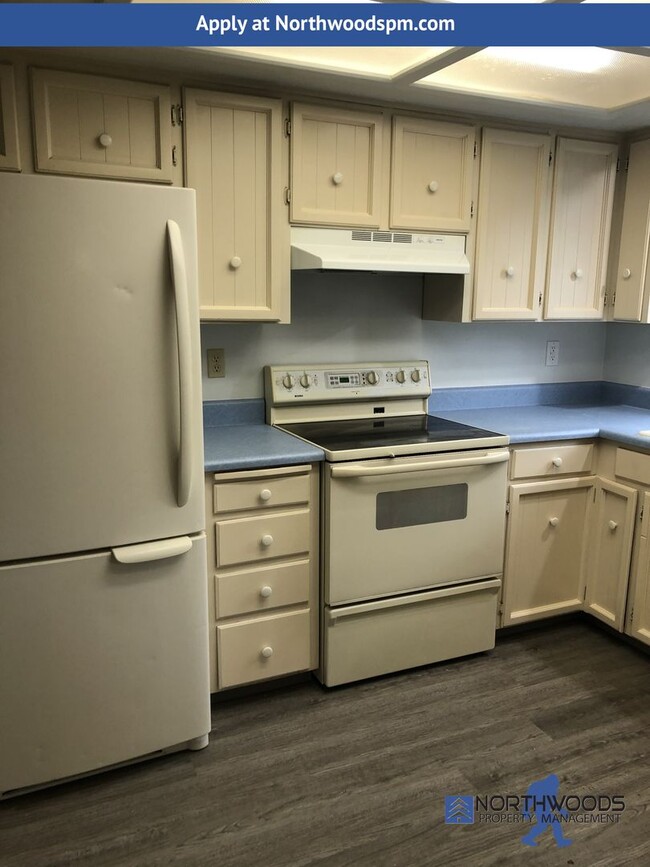 Building Photo - Nice 2 Story 3 Bedroomd 2 Bathrooms-Townhome