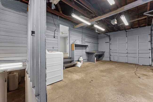 Building Photo - Rare 2 bedroom 1 bath HOUSE by Columbia River Marina!