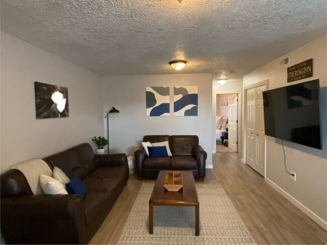 Building Photo - M520CC