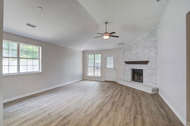 Building Photo - 107 Timberline Trail