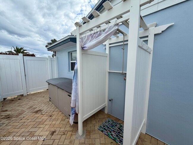 Building Photo - 190 Harwood Ave