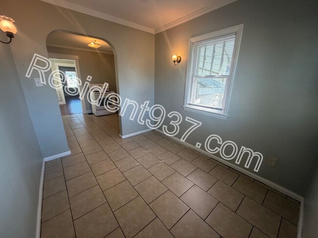 Building Photo - 2 Bed 1 Bath