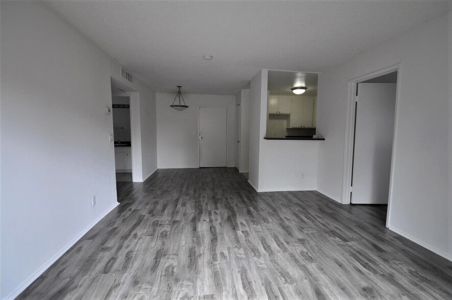 Building Photo - 12249 Oxnard St