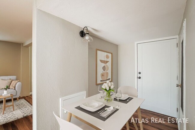 Building Photo - Studio with Den & Beautiful Tile Bathroom ...