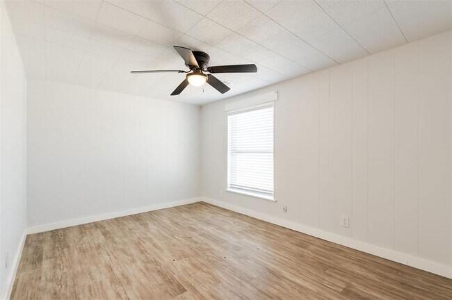 Building Photo - 314 W 36th St