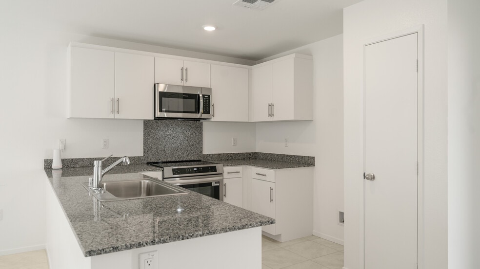 Building Photo - 11265 Skyvista Dr