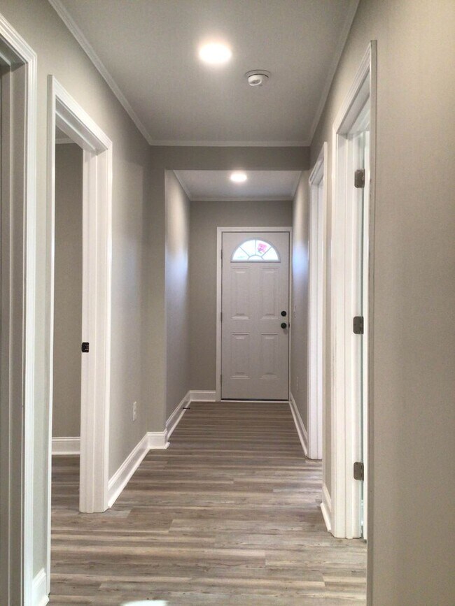 Building Photo - MOVE-IN SPECIAL! $250 off 1st full month's rent with move-in by 3/31/26!!!