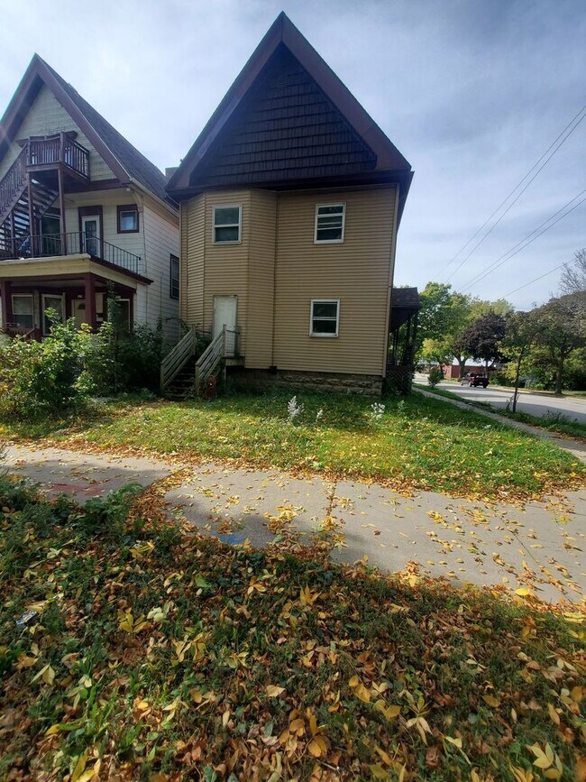 Primary Photo - 505-507-507 W Burleigh St