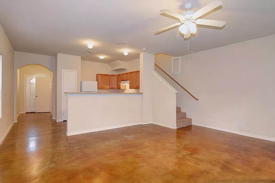 Building Photo - 7818 Kingsbury Wood