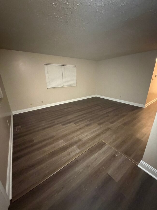 Building Photo - 4030 Redfern Dr