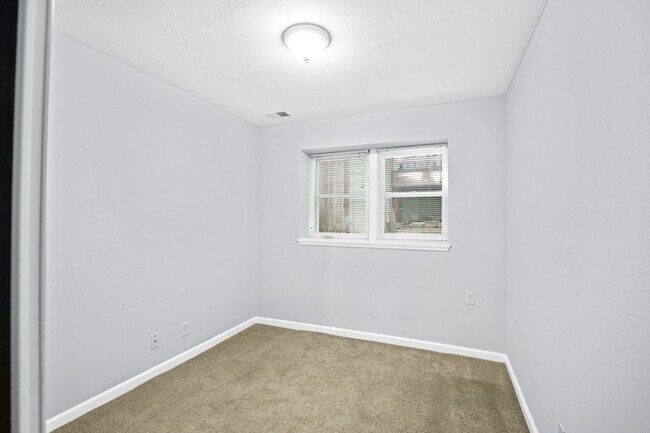 Building Photo - 5200