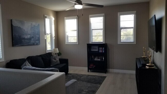 Building Photo - 2248 E Ottawa Ln