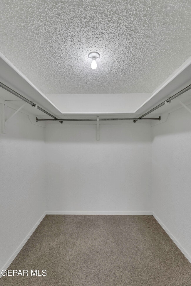 Building Photo - 620 Lakeway Dr
