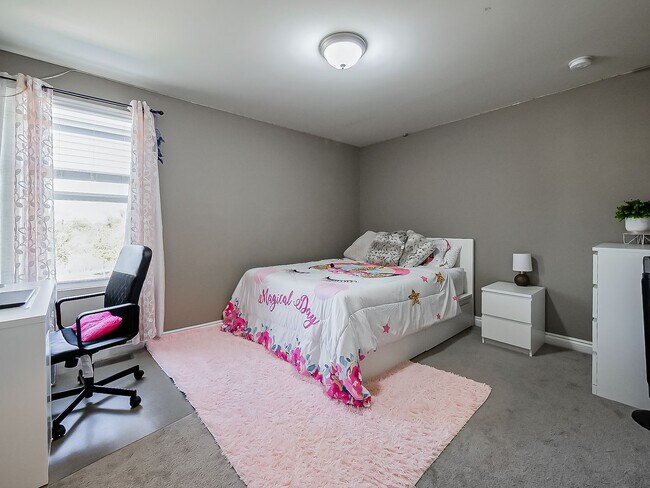 Building Photo - 23431 Crooked Tree Ct S