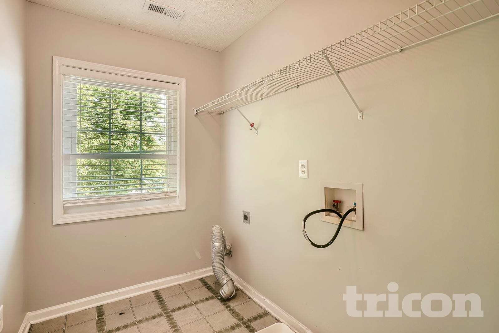 Building Photo - 415 Park Creek Trce