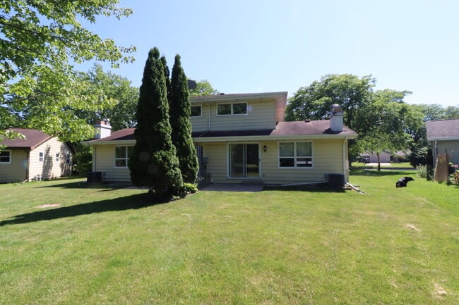 Building Photo - Nice side by side Appleton Duplex