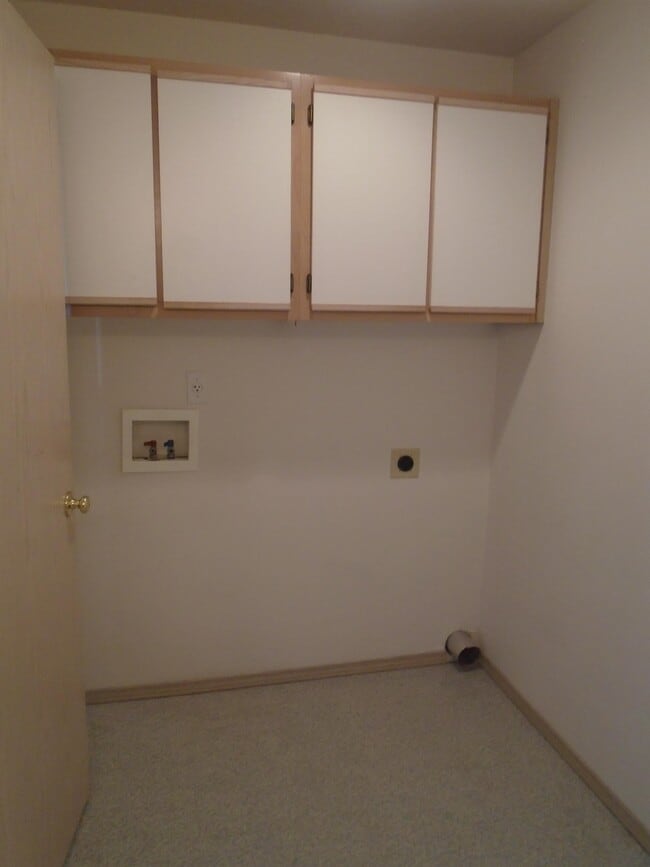 Building Photo - 170 N 7th St