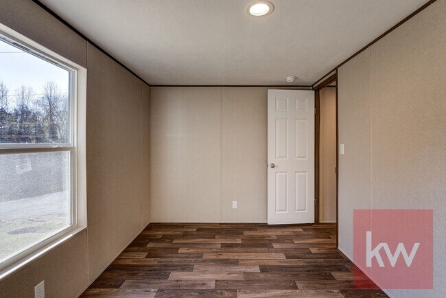 Building Photo - Chestnut St 119/Whispering Hills MHP