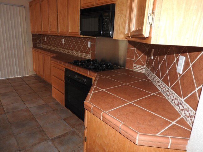 Building Photo - Beautiful Granite Bay Home in Gated Community