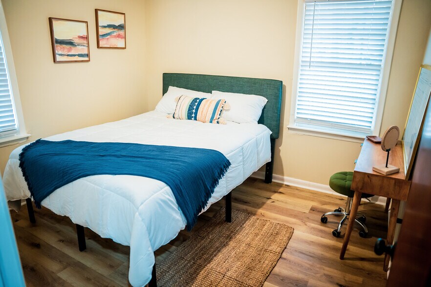 Building Photo - 3232 Logan Pl